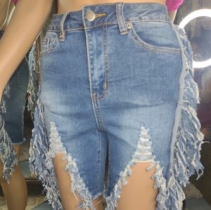 Women's sexy raw edge V hemmed tasselled shorts. NWT (5)
